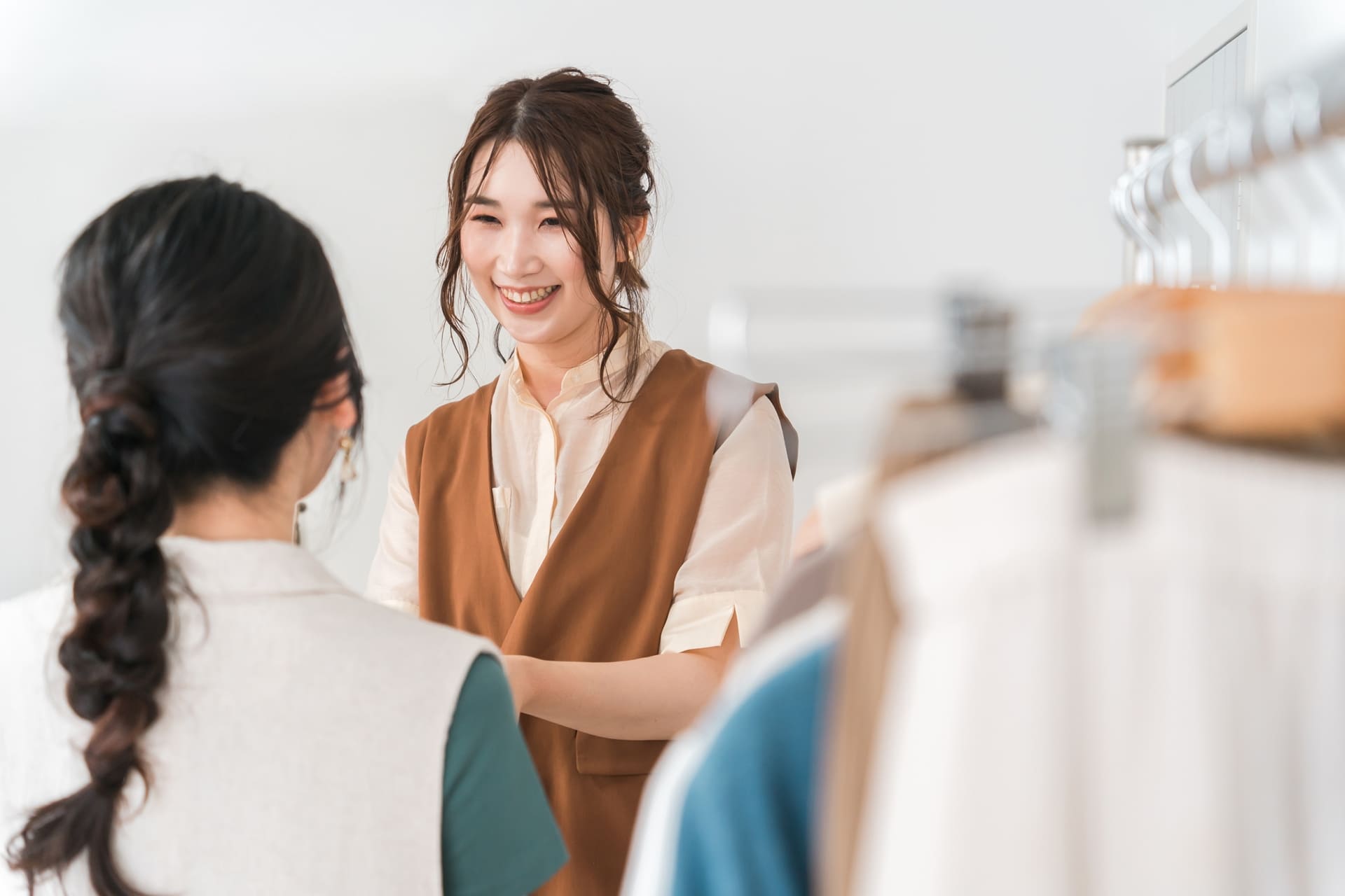 売れるアパレル店員の特徴は？成績アップのコツを解説！