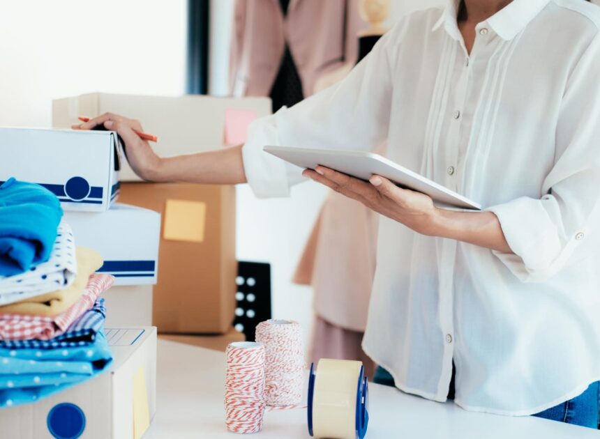 アパレル店舗が直面する課題は？原因と対策を解説